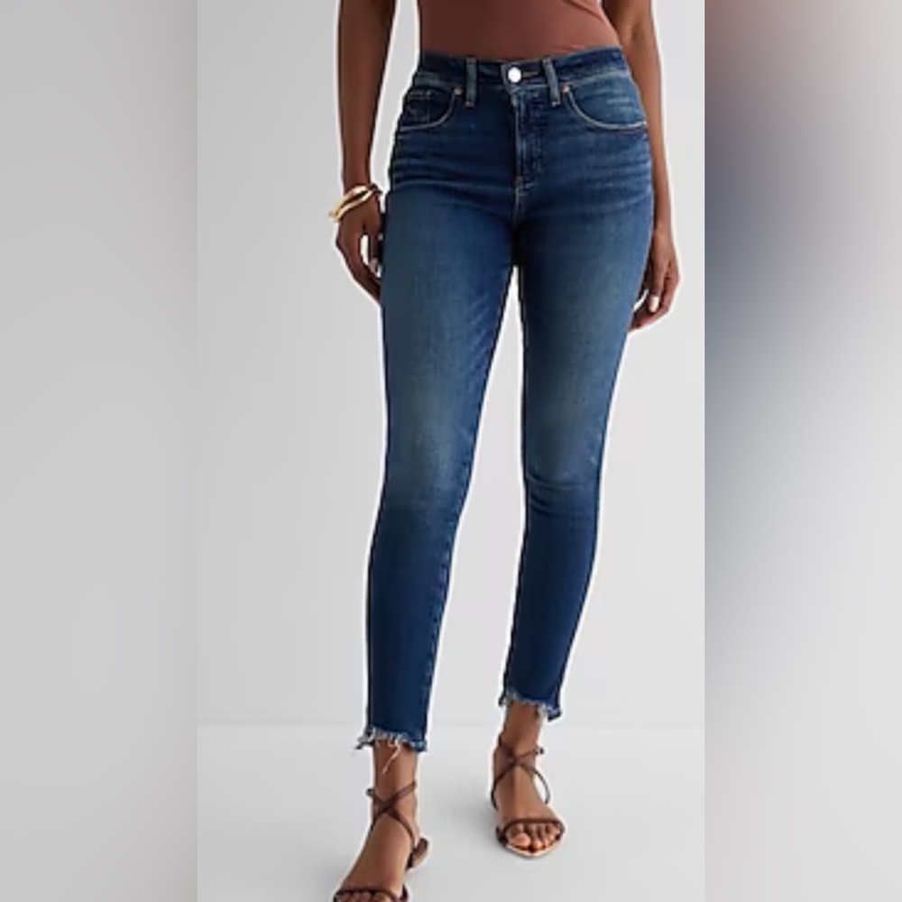 Never worn Express jeans. Great conditioning.